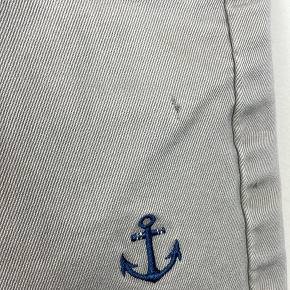 Vineyard Vines | Khaki Shorts with Blue Anchors Embroidered Shorts; Size 16 - Picture 10 of 12